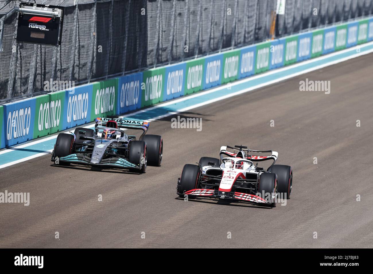 63 RUSSELL George (gbr), Mercedes AMG F1 Team W13, Action 20 MAGNUSSEN Kevin (den), Haas F1 Team VF-22 Ferrari, Aktion während des Formel 1 Crypto.com Miami Grand Prix 2022, 5. Runde der FIA Formel 1 Weltmeisterschaft 2022, auf dem Miami International Autodrome, vom 6. Bis 8. Mai, 2022 in Miami Gardens, Florida, Vereinigte Staaten von Amerika - Foto: Xavi Bonilla/DPPI/LiveMedia Stockfoto