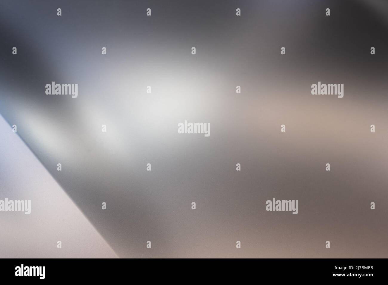 Matte Metallic-Textur mit einer Biegung an einer Ecke Stockfoto