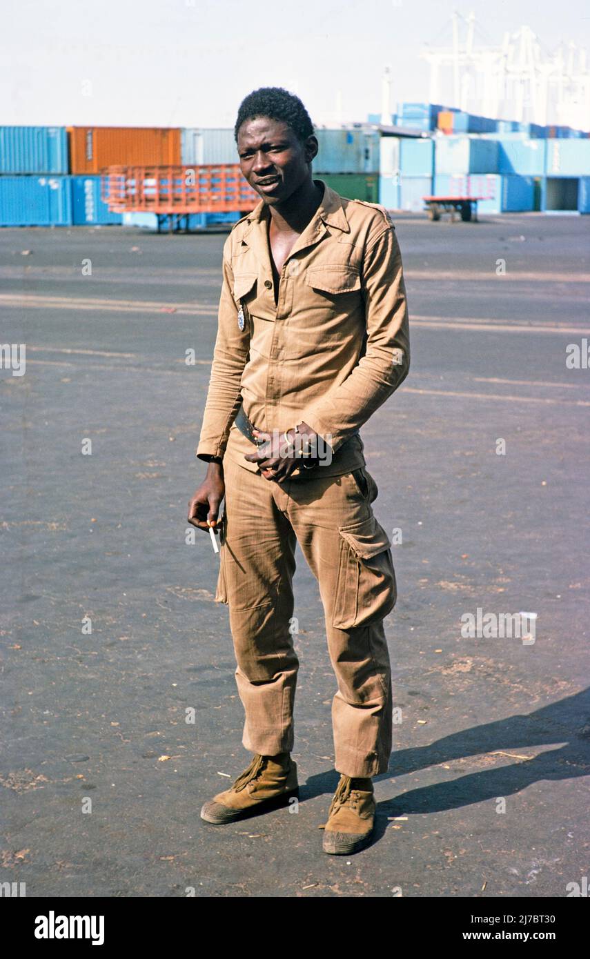 Porträt eines männlichen Arbeiters in den Docks von Dakar, Senegal, Afrika, 1978 Stockfoto
