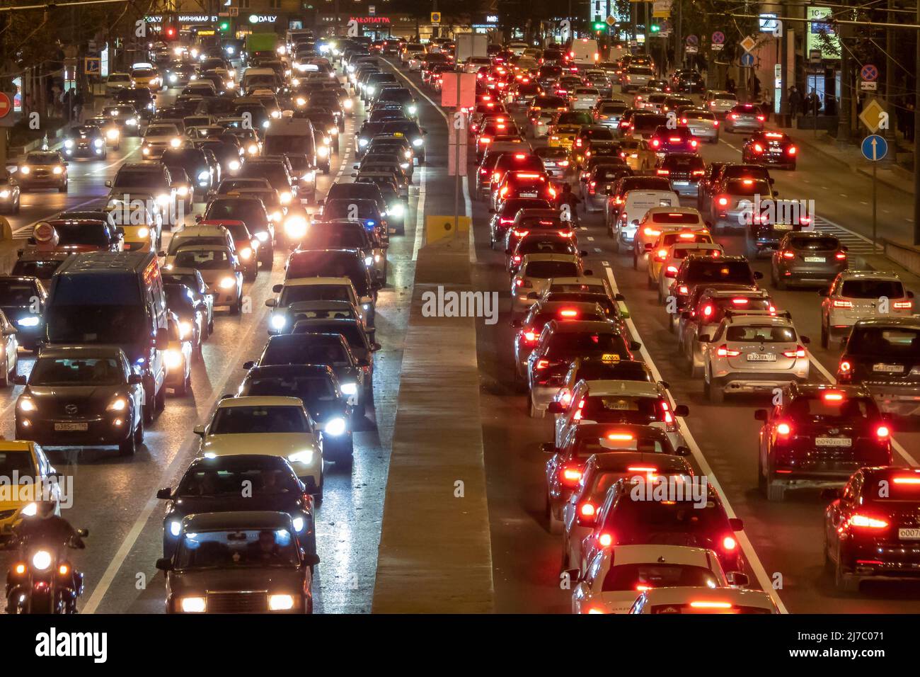 MOSKAU, RUSSLAND - 16. Oktober 2018. Stau in der Stadt Stockfoto