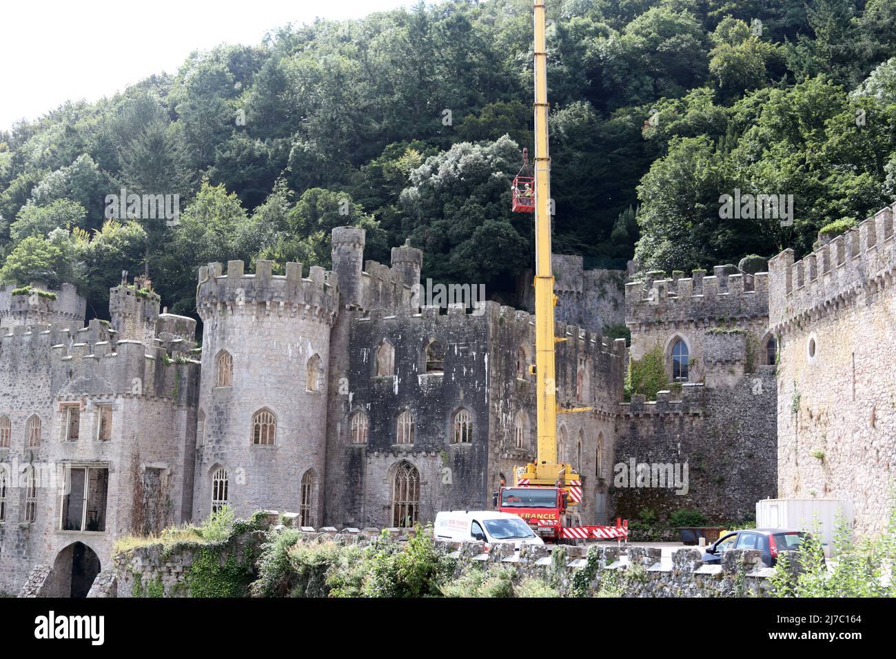 Gwrych Castle ist ein denkmalgeschütztes 1 Landhaus aus dem 19.. Jahrhundert in der Nähe von Abergele in Conwy County, North Wales Stockfoto