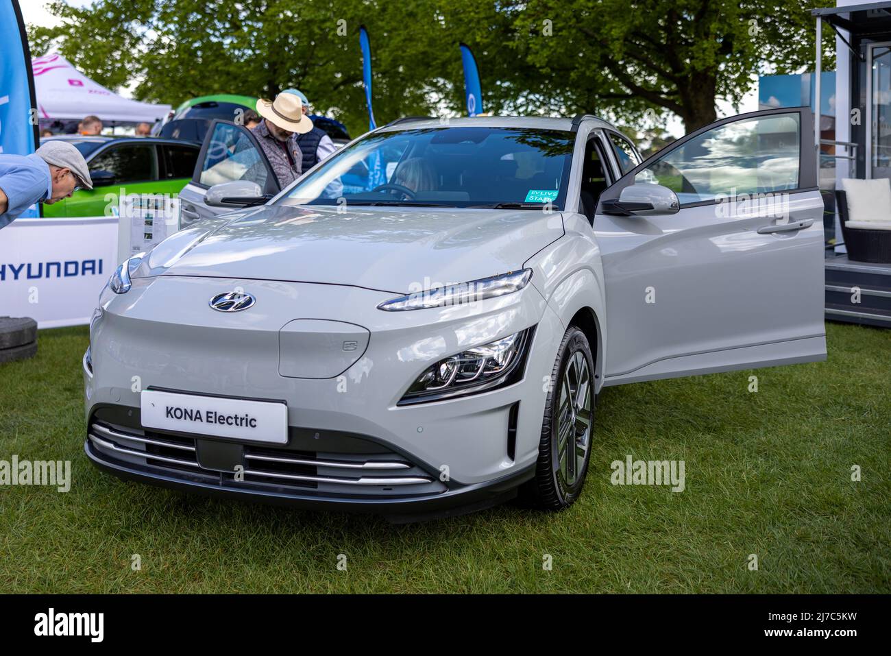 Hyundai Kona Electric auf der EV Live Veranstaltung im Blenheim Palace am 7.. Mai 2022 zu sehen Stockfoto