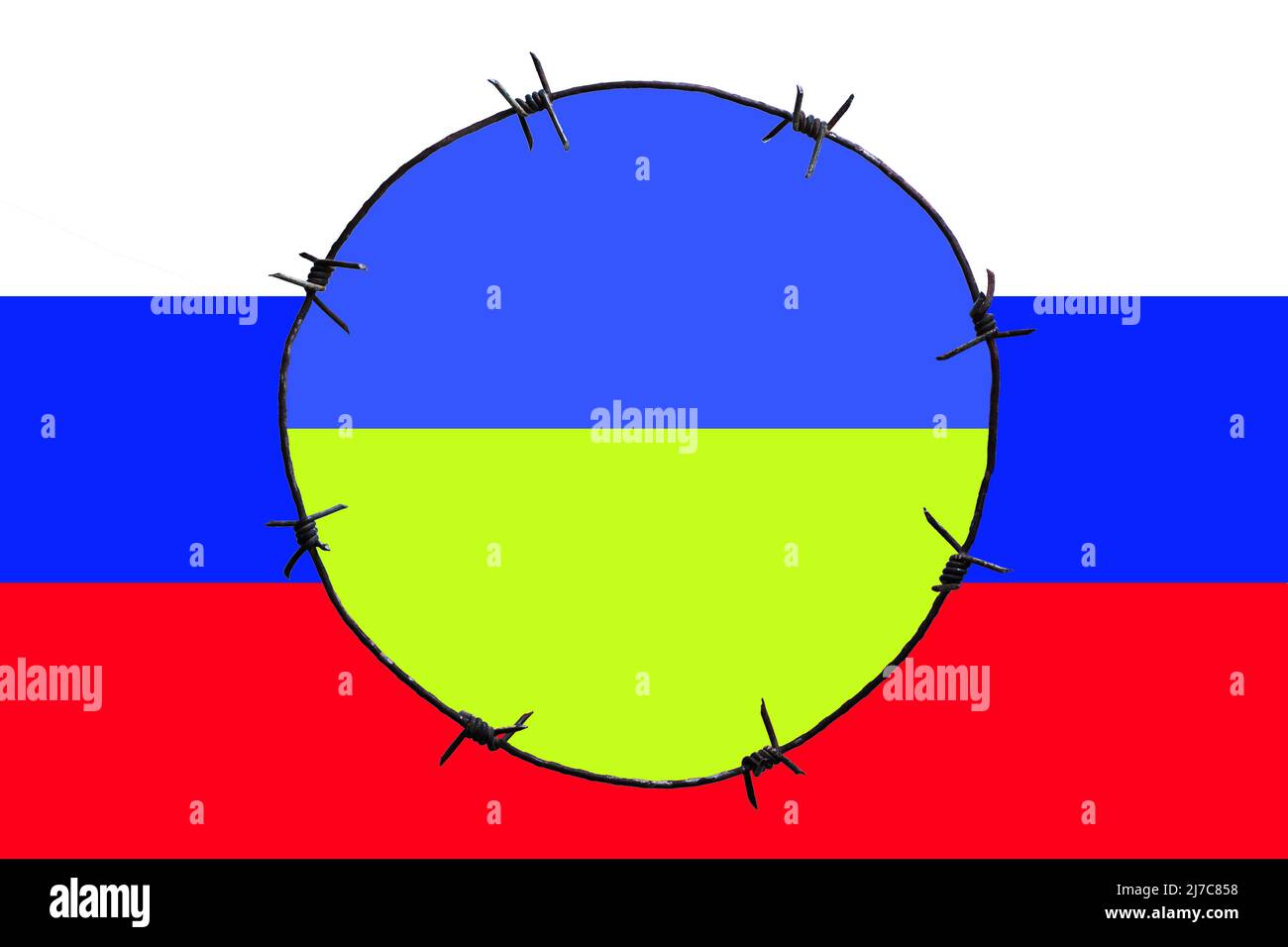 Ein Ring aus Stacheldraht auf der Flagge Russlands, in dem die Flagge der Ukraine eingeschlossen ist. Stockfoto