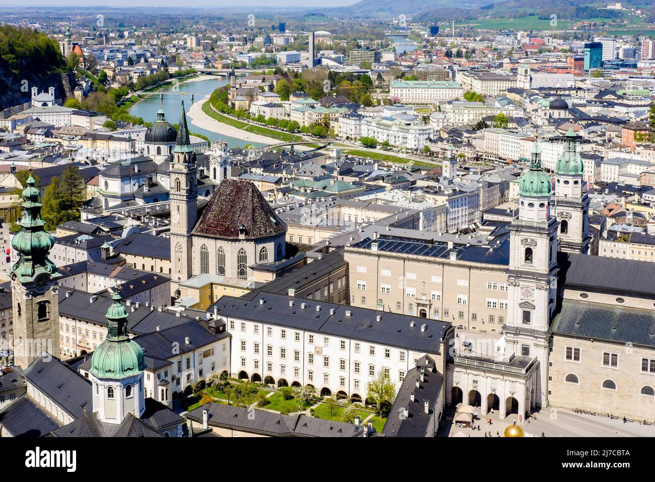 Luftpanorama von Salzburg vom Festungsberg, Österreich. Stockfoto