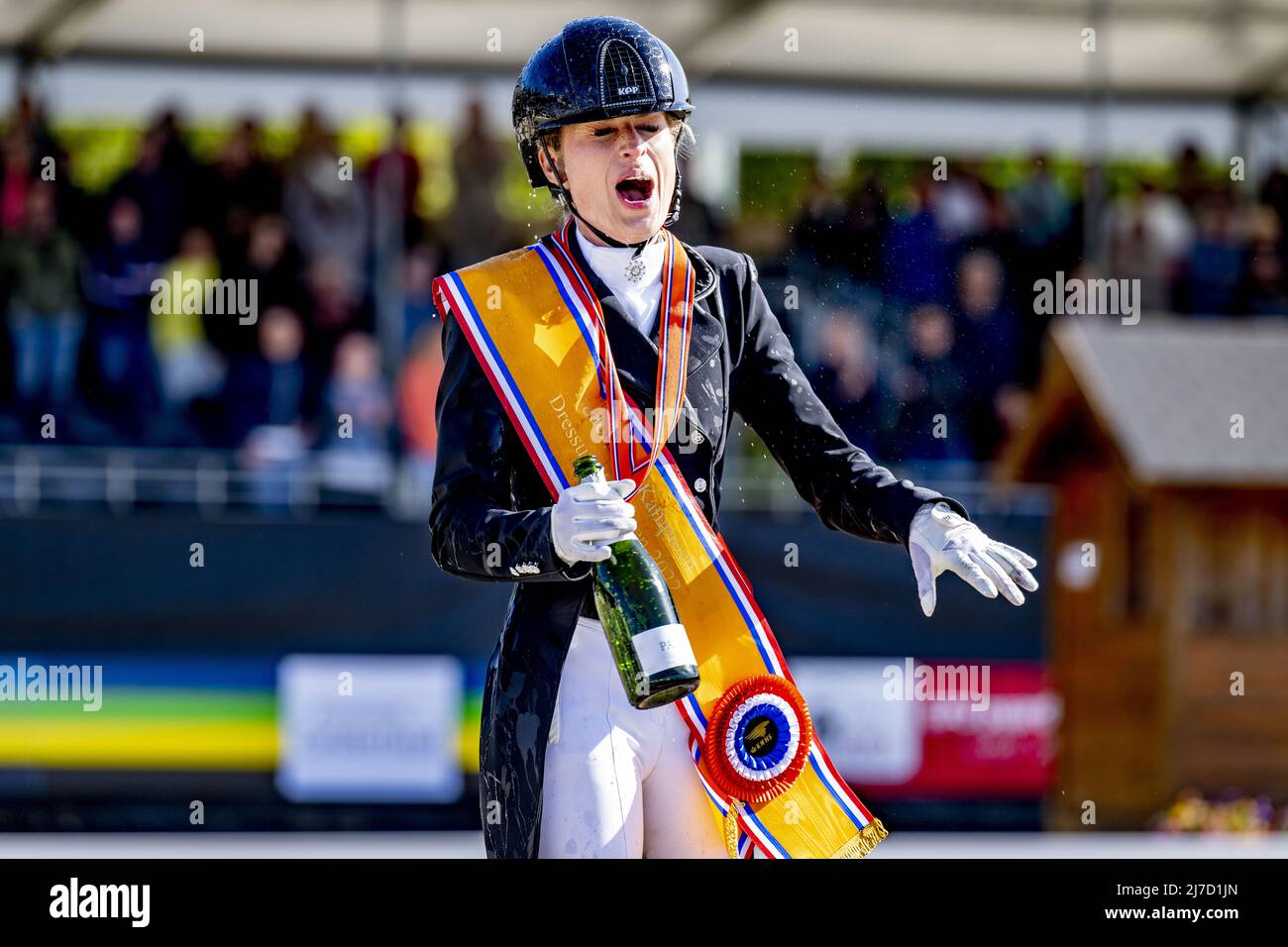 2022-05-08 17:23:53 ERMELO - Dinja van Liere und Hermès wurden Meister während der niederländischen Dressurmeisterschaft. ANP ROBIN UTRECHT niederlande Out - belgien Out Stockfoto
