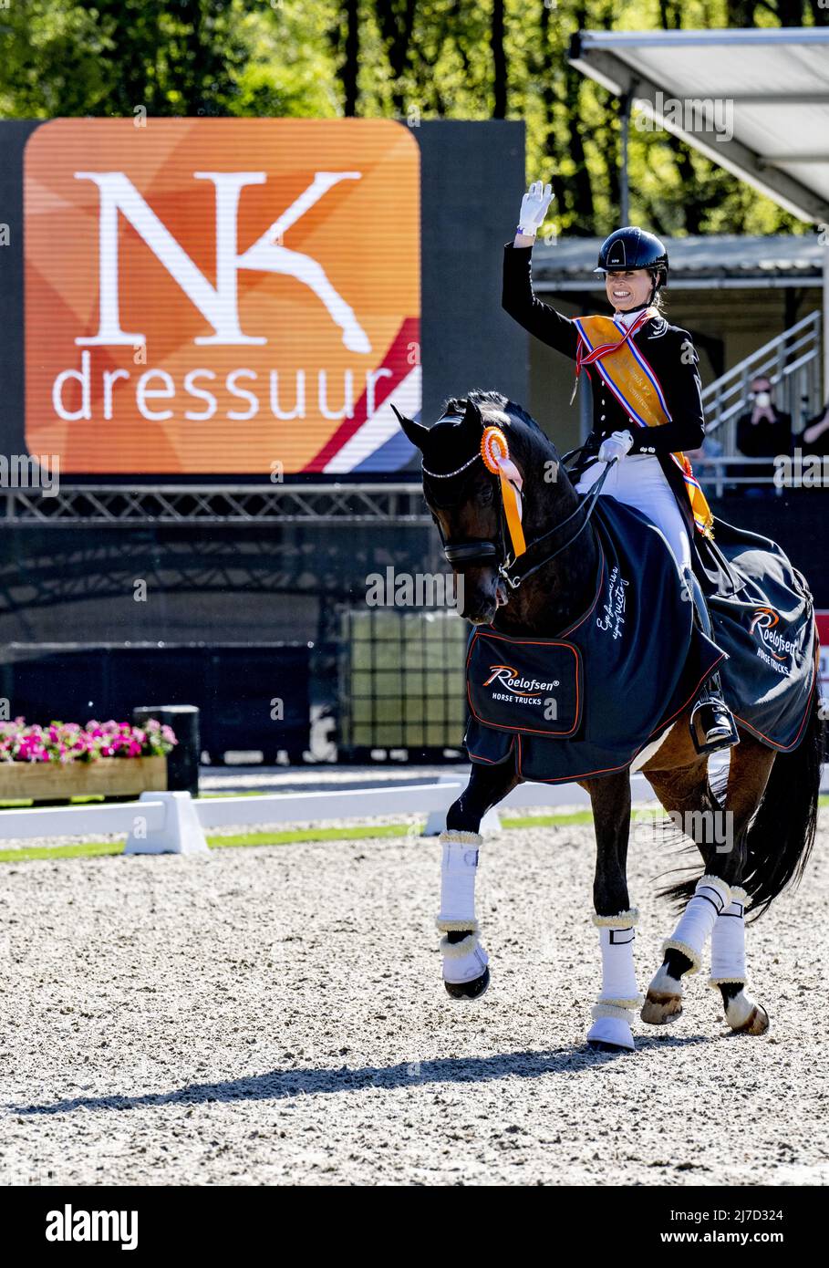 2022-05-08 17:27:56 ERMELO - Dinja van Liere und Hermès wurden Meister während der niederländischen Dressurmeisterschaft. ANP ROBIN UTRECHT niederlande Out - belgien Out Stockfoto