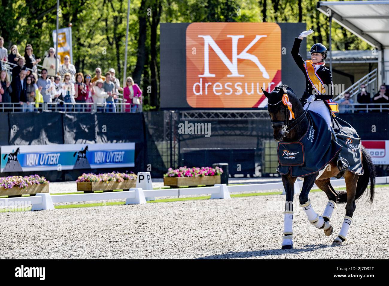 Ermelo, Niederlande, 2022-05-08 17:27:56 ERMELO - Dinja van Liere und Hermès wurden während der niederländischen Dressurmeisterschaft Sieger. ANP ROBIN UTRECHT niederlande Out - belgien Out Stockfoto