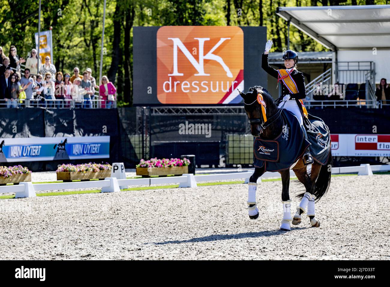 Ermelo, Niederlande, 2022-05-08 17:27:56 ERMELO - Dinja van Liere und Hermès wurden während der niederländischen Dressurmeisterschaft Sieger. ANP ROBIN UTRECHT niederlande Out - belgien Out Stockfoto
