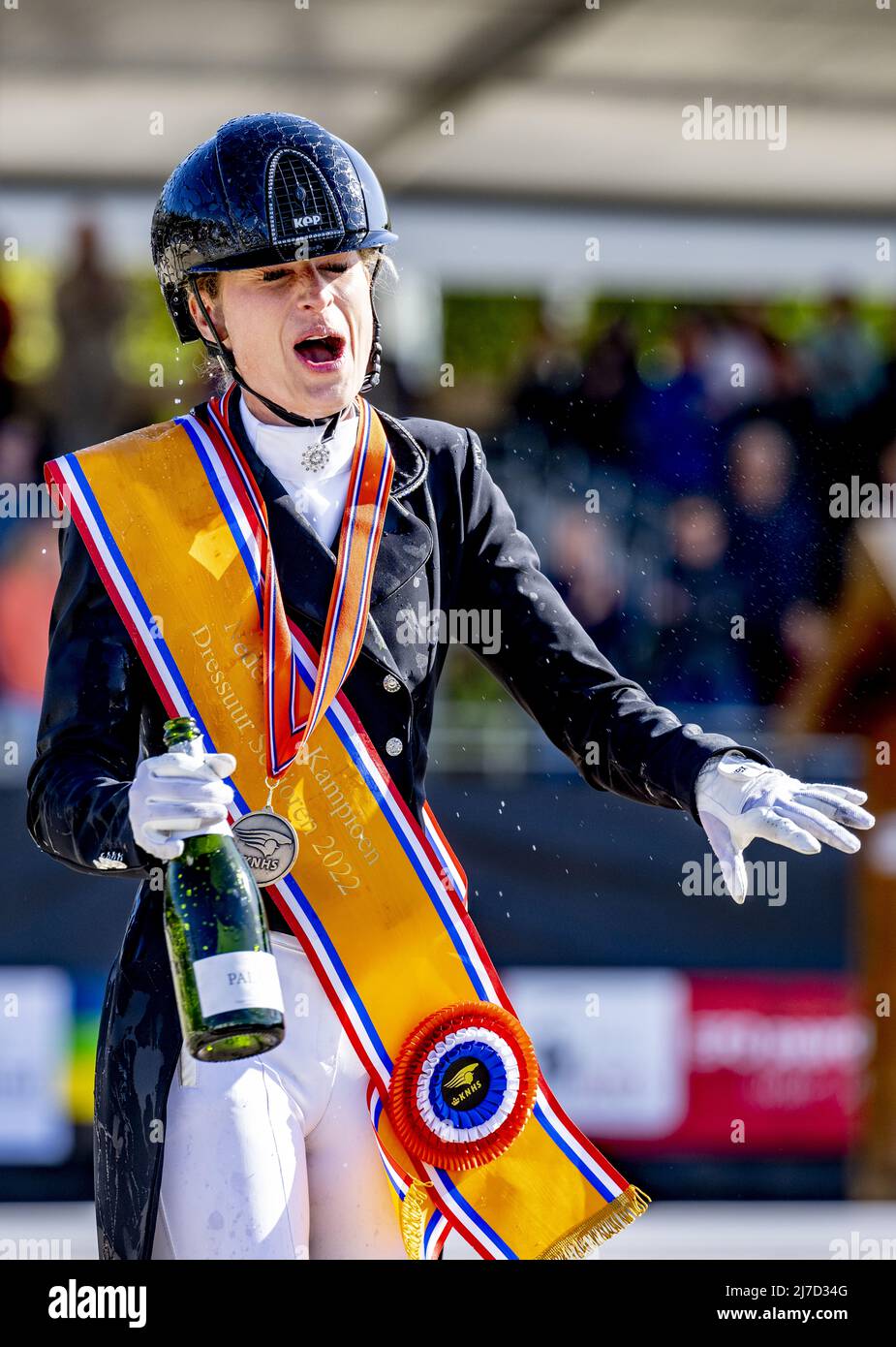 Ermelo, Niederlande, 2022-05-08 17:23:53 ERMELO - Dinja van Liere und Hermès wurden während der niederländischen Dressurmeisterschaft Sieger. ANP ROBIN UTRECHT niederlande Out - belgien Out Stockfoto