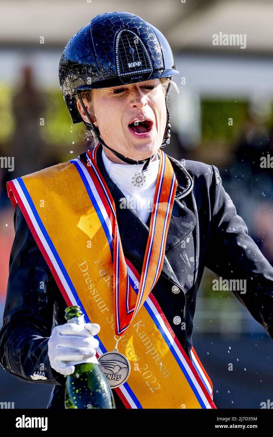 Ermelo, Niederlande, 2022-05-08 17:23:53 ERMELO - Dinja van Liere und Hermès wurden während der niederländischen Dressurmeisterschaft Sieger. ANP ROBIN UTRECHT niederlande Out - belgien Out Stockfoto