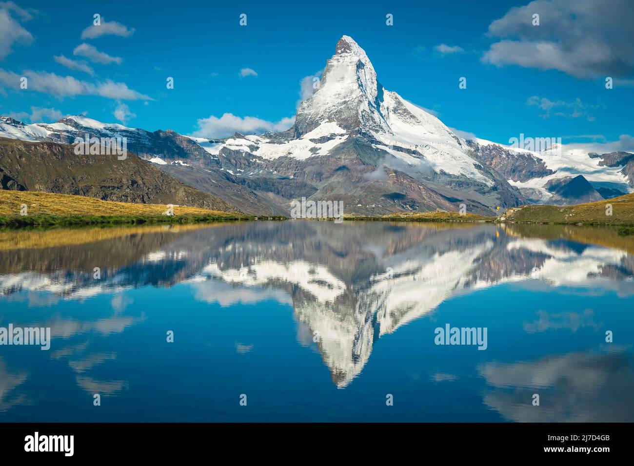 Einer der ikonischsten Berge der Welt, Matterhorn Blick vom atemberaubenden Stellisee See, Zermatt, Kanton Wallis, Schweiz, Europa Stockfoto