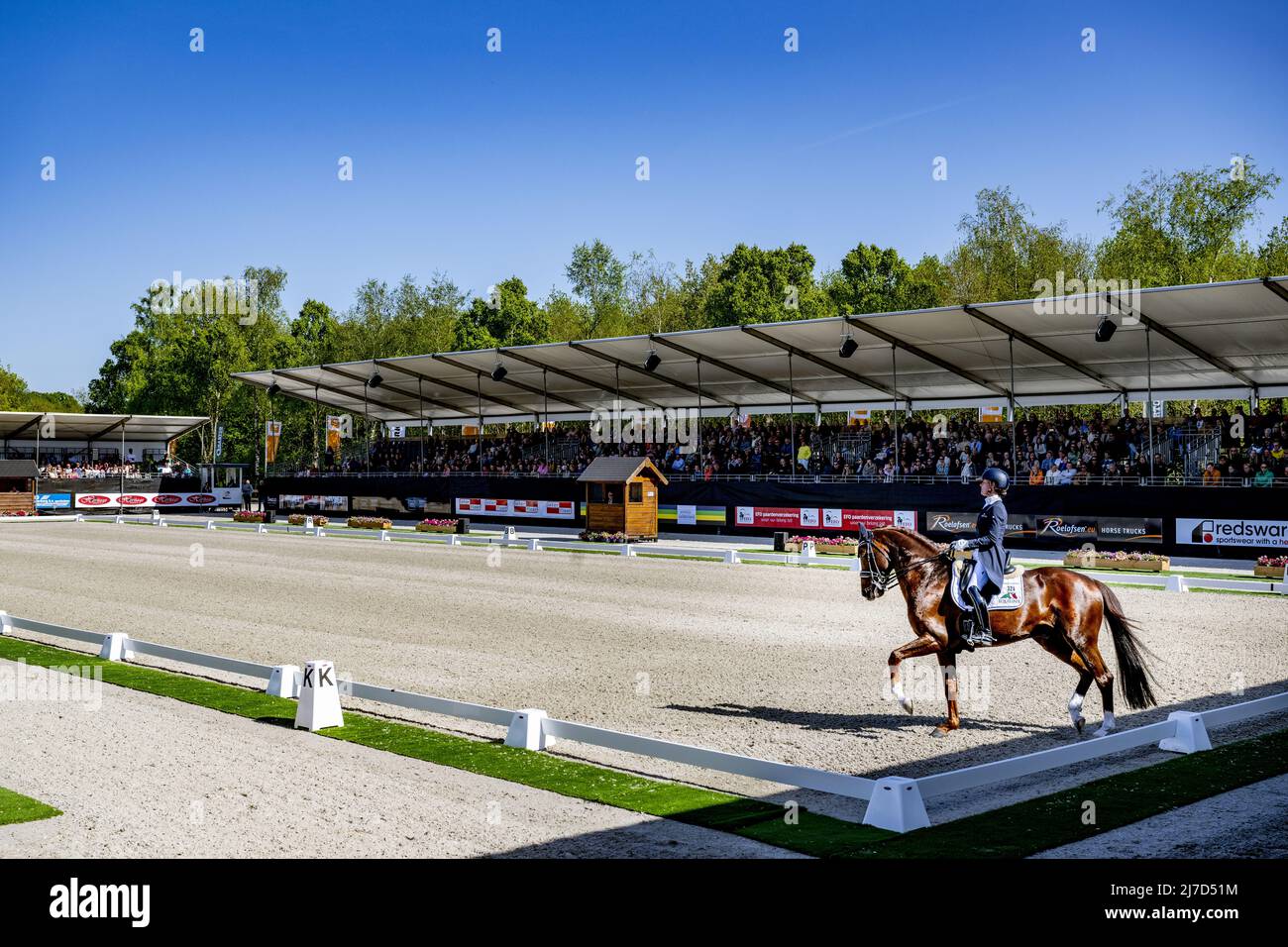 Ermelo, Niederlande, 2022-05-08 16:38:10 ERMELO - Adelinde Cornelissen auf Fleau de Baian während der niederländischen Dressur-Meisterschaft. ANP ROBIN UTRECHT niederlande Out - belgien Out Stockfoto