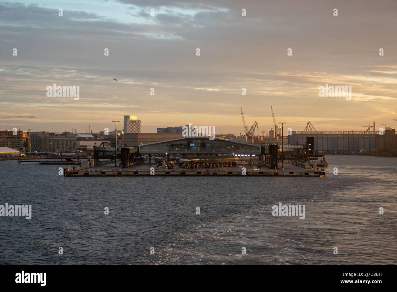 Länsisatama, West Terminal 2 ist eines der verkehrsreichsten Fahrgastzentren Finnlands. Stockfoto