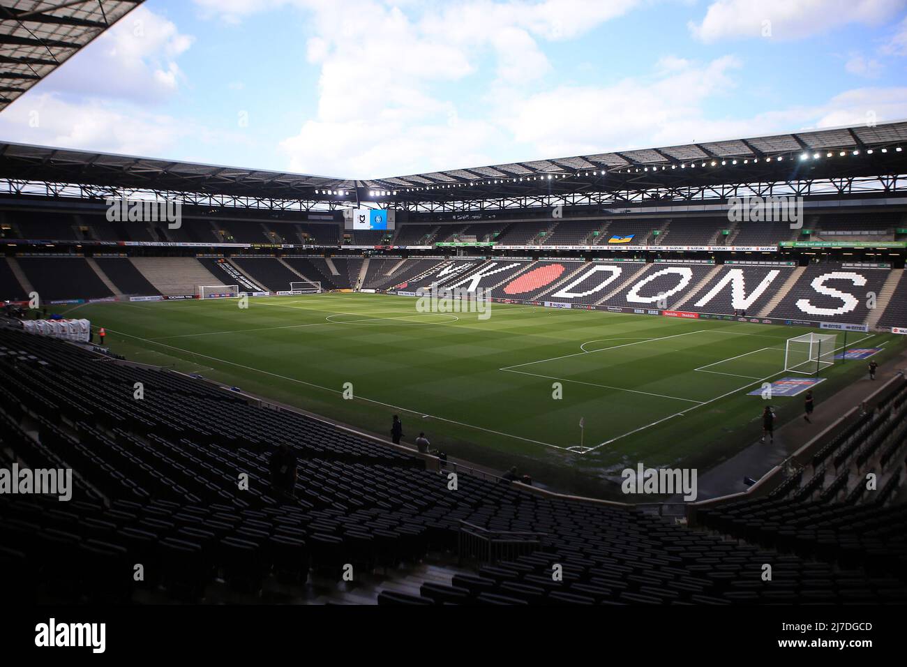 Eine allgemeine Ansicht des Stadions MK-Heimspielstätte von MK Dons vor dem Spiel.EFL Skybet Football League ein Spiel aus dem Halbfinale 2.-Bein-Spiel, MK Dons / Wycombe Wanderers im Stadium MK in Milton Keynes am Sonntag, 8.. Mai 2022. Dieses Bild darf nur für redaktionelle Zwecke verwendet werden. Nur zur redaktionellen Verwendung, Lizenz für kommerzielle Nutzung erforderlich. Keine Verwendung bei Wetten, Spielen oder Veröffentlichungen in einem Club/einer Liga/einem Spieler. Bild von Steffan Bowen/Andrew Orchard Sports Photography/Alamy Live News Stockfoto