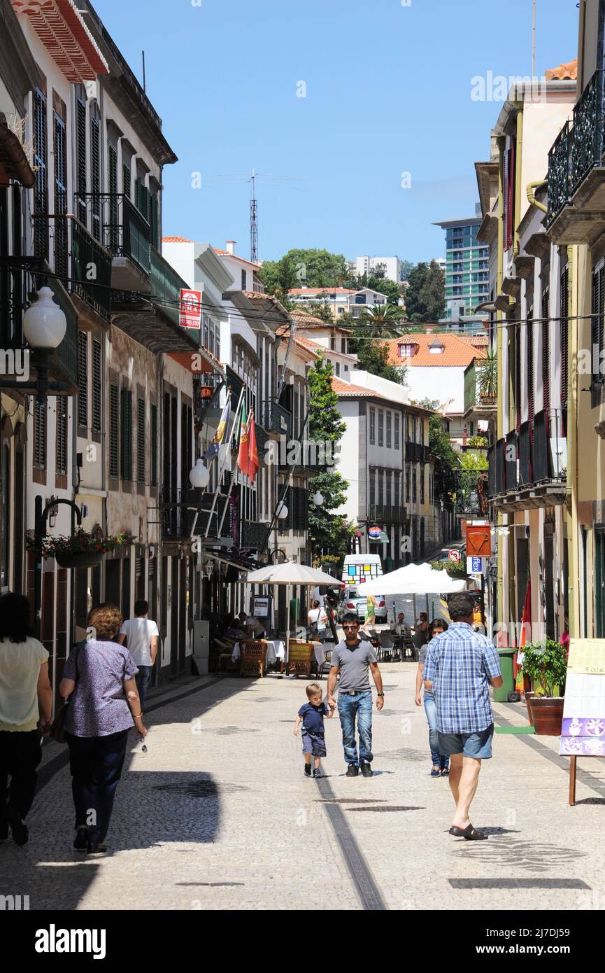 Belebte Straße, Funchal, Madeira, Portugal. Stockfoto