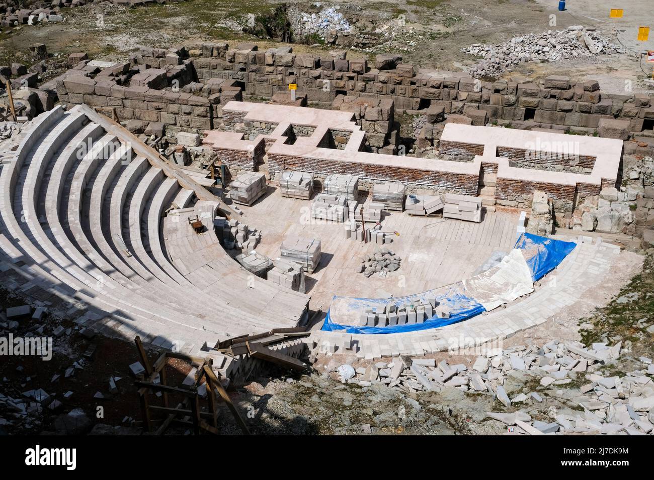 Die Restaurierungsarbeiten im 2.000 Jahre alten römischen Theater in Ankara werden fortgesetzt. Besuchsdatum 30.03.2022. Stockfoto