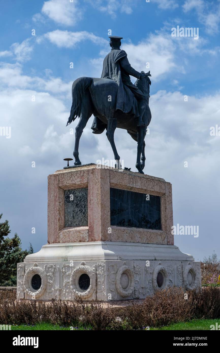 Atatürk Statue vor dem Ankara Ethnographischen Museum. Besuchsdatum 12.04.2022 Stockfoto