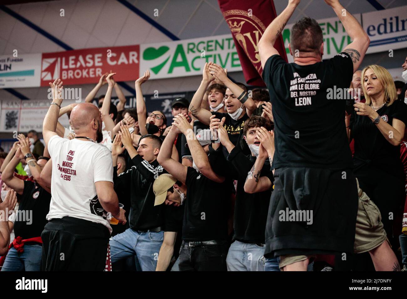 Taliercio, Venedig, Italien, 08. Mai 2022, Reyers Anhänger während der Umana Reyer Venezia gegen AX Armani Exchange Milano - Italienische Basketball A Serie Championship Stockfoto