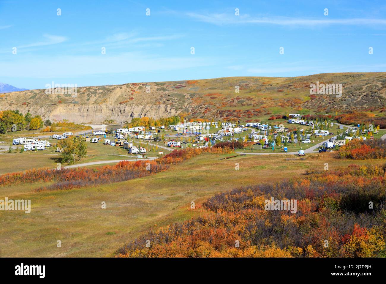 Ein Camping-Campingplatz mit Wohnmobilstellplätzen in der Nähe von Pincher Creek und Lundbreck Alberta, Kanada. Stockfoto