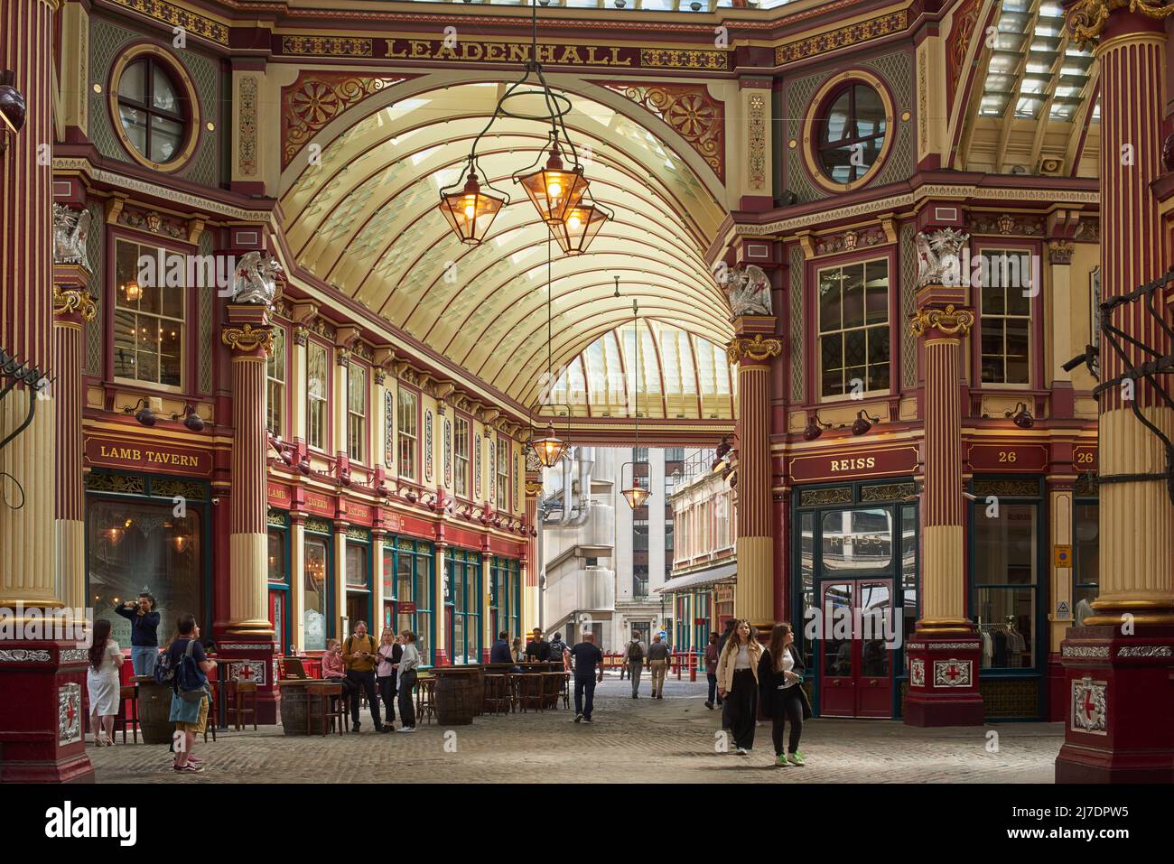 Das viktorianische Interieur des Leadenhall Market in der City of London, Südostengland Stockfoto