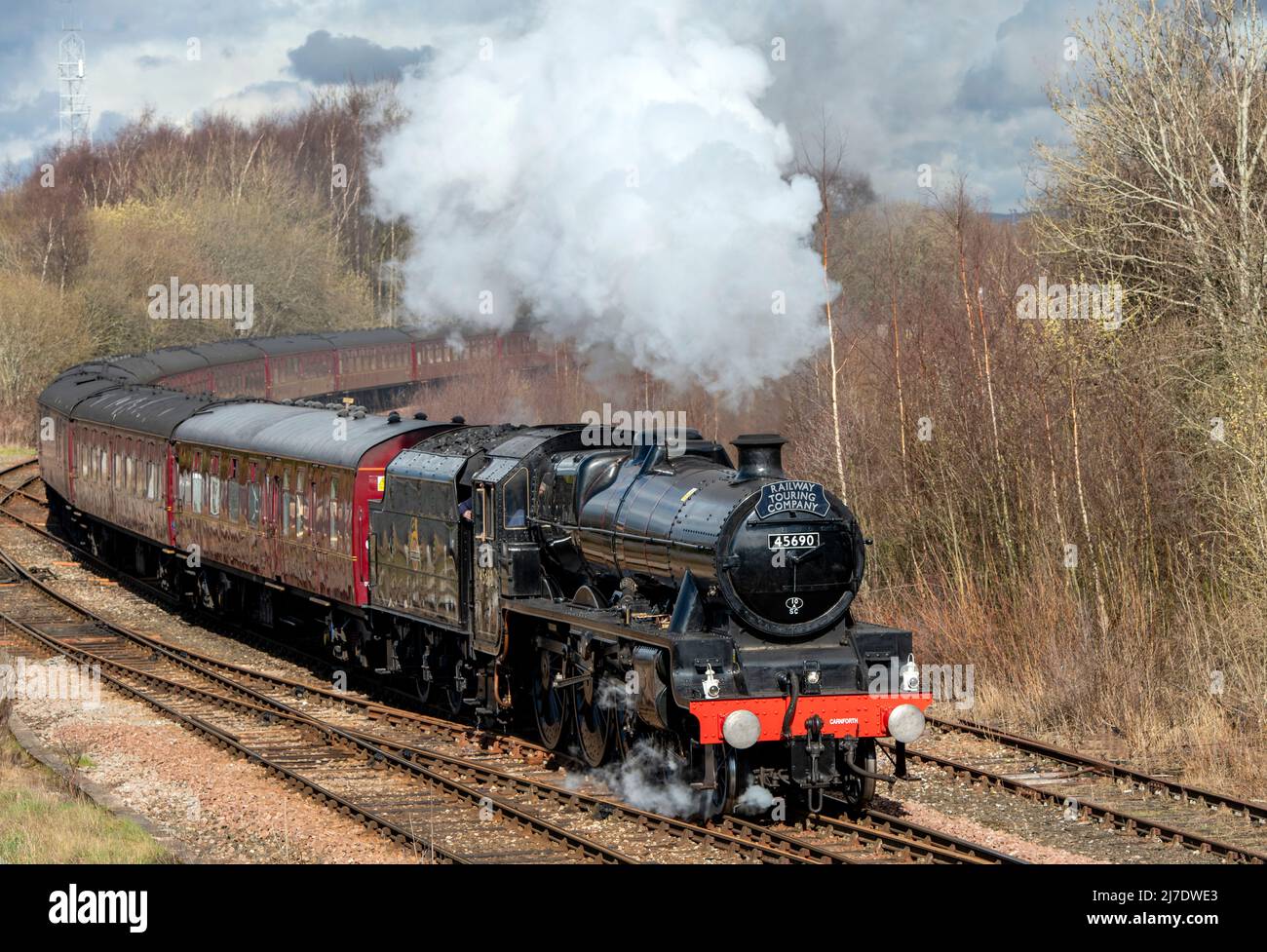 The Cumbrian Coast Express, Steam Locomotive, Jubilee Class, 45690 Leander, LMS, Abfahrt Carlisle am 12.. März 2022 (Railway Touring Company Stockfoto