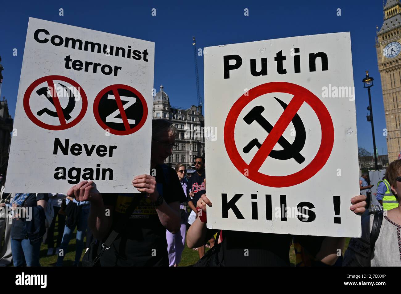 London, Großbritannien. - 8. März 2022, die Russen und Ukrainer schließen sich der russischen Anti-Kriegs-Bewegung, organisiert einen Protest gegen den Krieg in der Ukraine, Parliament Square, London, Vereinigtes Königreich. - 8. März 2022. Stockfoto