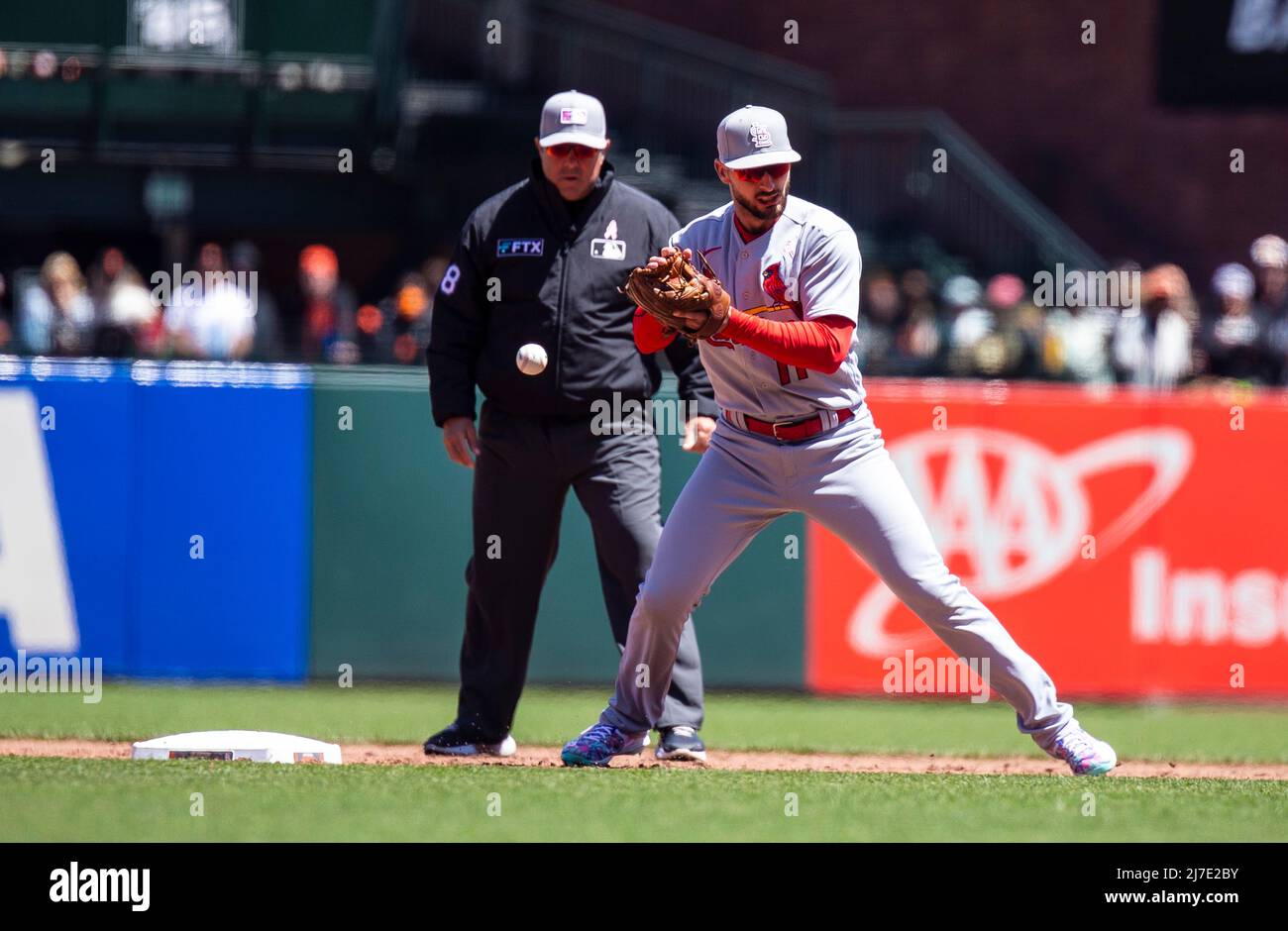 San Francisco CA, U.S.A. Mai 08 2022, St. Louis Shortstop Paul DeJong (11) miss handhabt den Ball an zweiter Basis für einen Fehler während des MLB-Spiels zwischen den St. Louis Cardinals und den San Francisco Giants im dritten Inning im Oracle Park San Francisco Calif. Thurman James/CSM Stockfoto