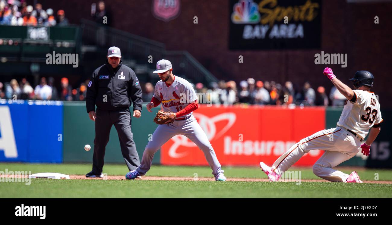 San Francisco CA, U.S.A. Mai 08 2022, St. Louis Shortstop Paul DeJong (11) miss handhabt den Ball an zweiter Basis für einen Fehler während des MLB-Spiels zwischen den St. Louis Cardinals und den San Francisco Giants im dritten Inning im Oracle Park San Francisco Calif. Thurman James/CSM Stockfoto