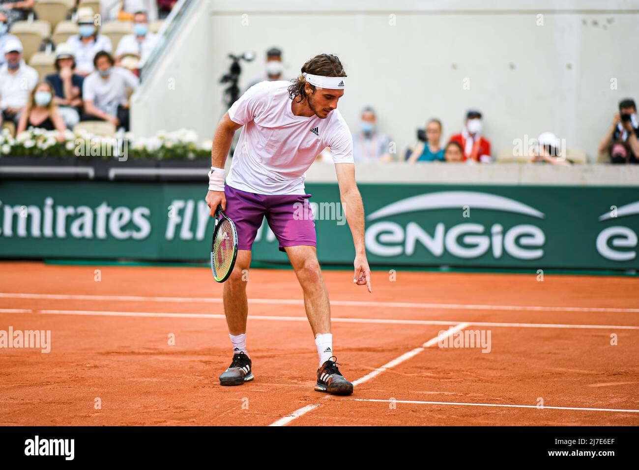 Stefanos Tsitsipas aus Griechenland während der zweiten Runde bei Roland-Garros (French Open), Grand Slam Tennisturnier am 2. Juni 2021 bei Roland-Garros sta Stockfoto