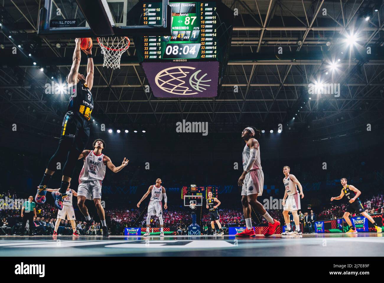 9. Mai 2022, Bilbao, Baskenland, SPANIEN: EMIR SULEJMANOVIC (22) von Lenovo Teneriffa beim Basketball-Finale der Campions League zwischen Baxi Manresa und Lenovo Teneriffa in der Miribilla Bilbao Arena veranstaltete Bilbao das erste Basketball Champions League Finale 4 in einem neutralen Austragungsort. (Bild: © edu Del Fresno/ZUMA Press Wire) Stockfoto