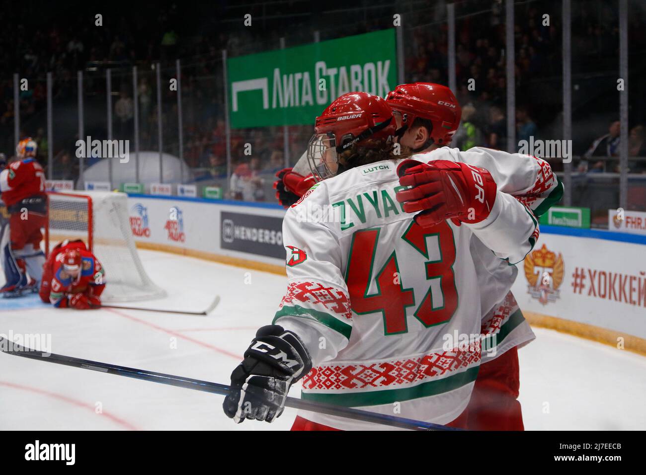 Stepan Zvyagin (No. 43), Pavel Voronov (No. 67) aus Weißrussland im Einsatz  während der Liga Stavok St. Petersburg Cup, Hockey-Turnier-Finale zwischen  Russland und Weißrussland in der Jubilee Arena in Sankt Petersburg.  (Endstand;