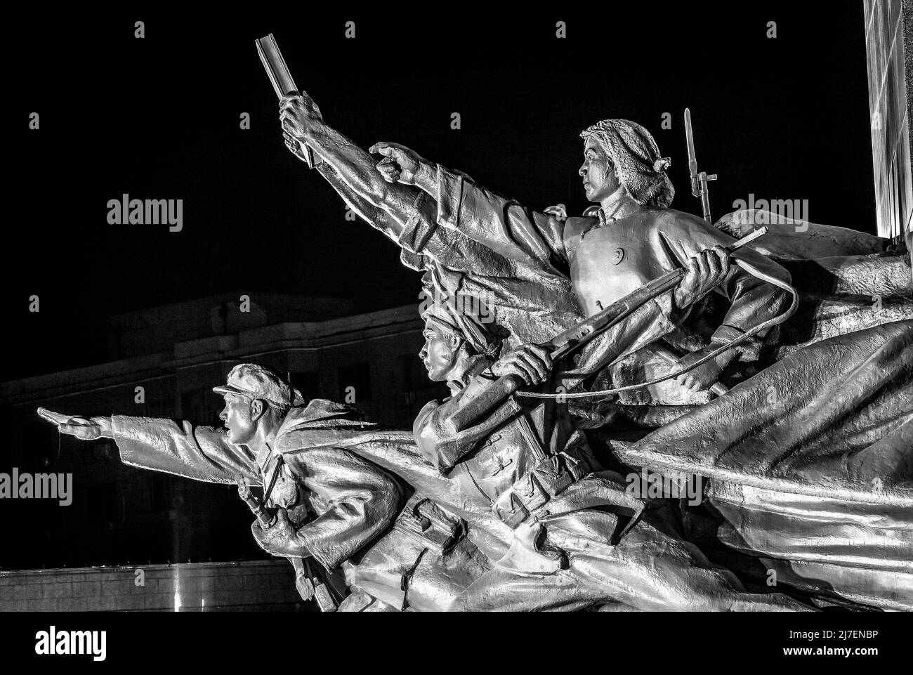 Schwarz Weiß Mao Zedong Statue Helden Zhongshan Platz Shenyang Liaoning Provinz China Night gebaut 1969 während der Kulturrevolution Stockfoto