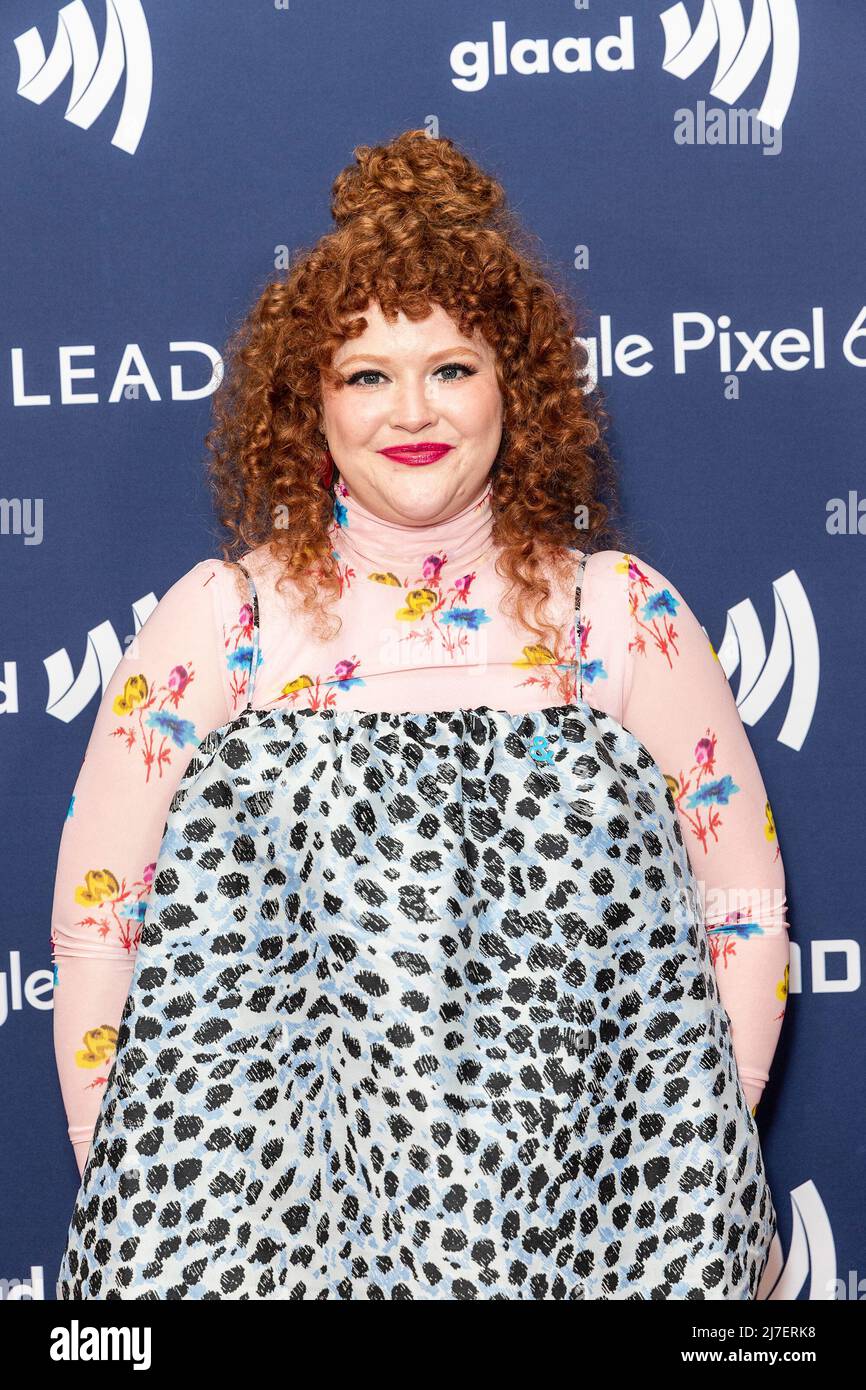 Mary Wiseman nimmt an den jährlichen GLAAD Media Awards 33. im Hilton Midtown Teil. Die GLAAD Media Awards würdigen Medien für faire, genaue und inklusiv dargestellte Darstellungen von LGBTQ-Personen und -Themen. (Foto von Lev Radin/Pacific Press) Stockfoto