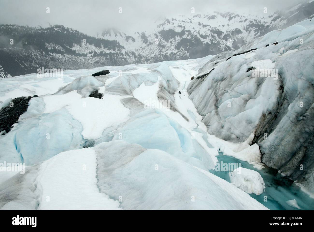 Der Mendenhall-Gletscher in der Nähe von Juneau ist ein beliebter Ort für Abenteuertourismus. Stockfoto