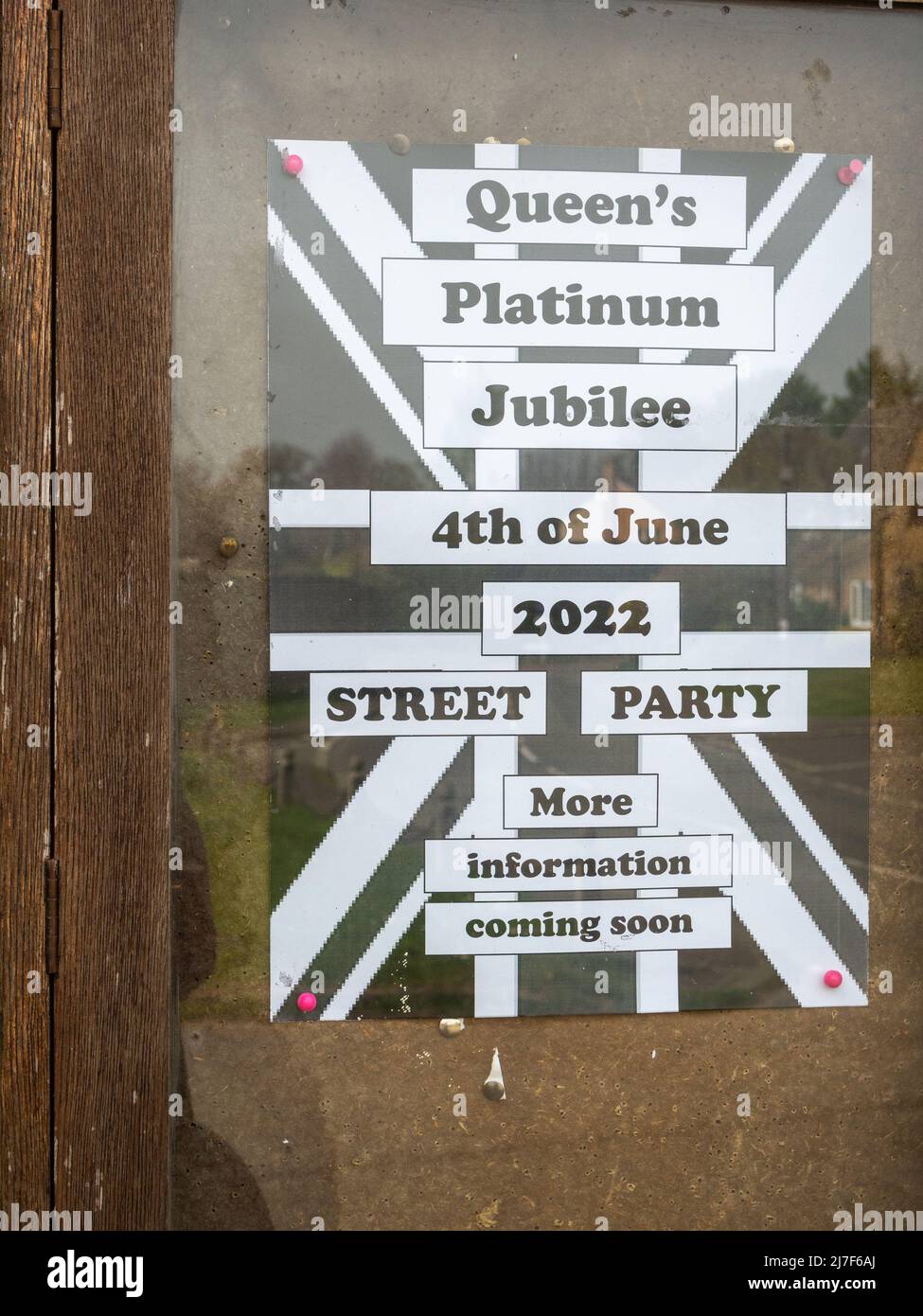 Werbung für eine Straßenparty zur Feier des Platin-Jubiläums der Königin 2022, Norton Village, Northamptonshire, Großbritannien Stockfoto