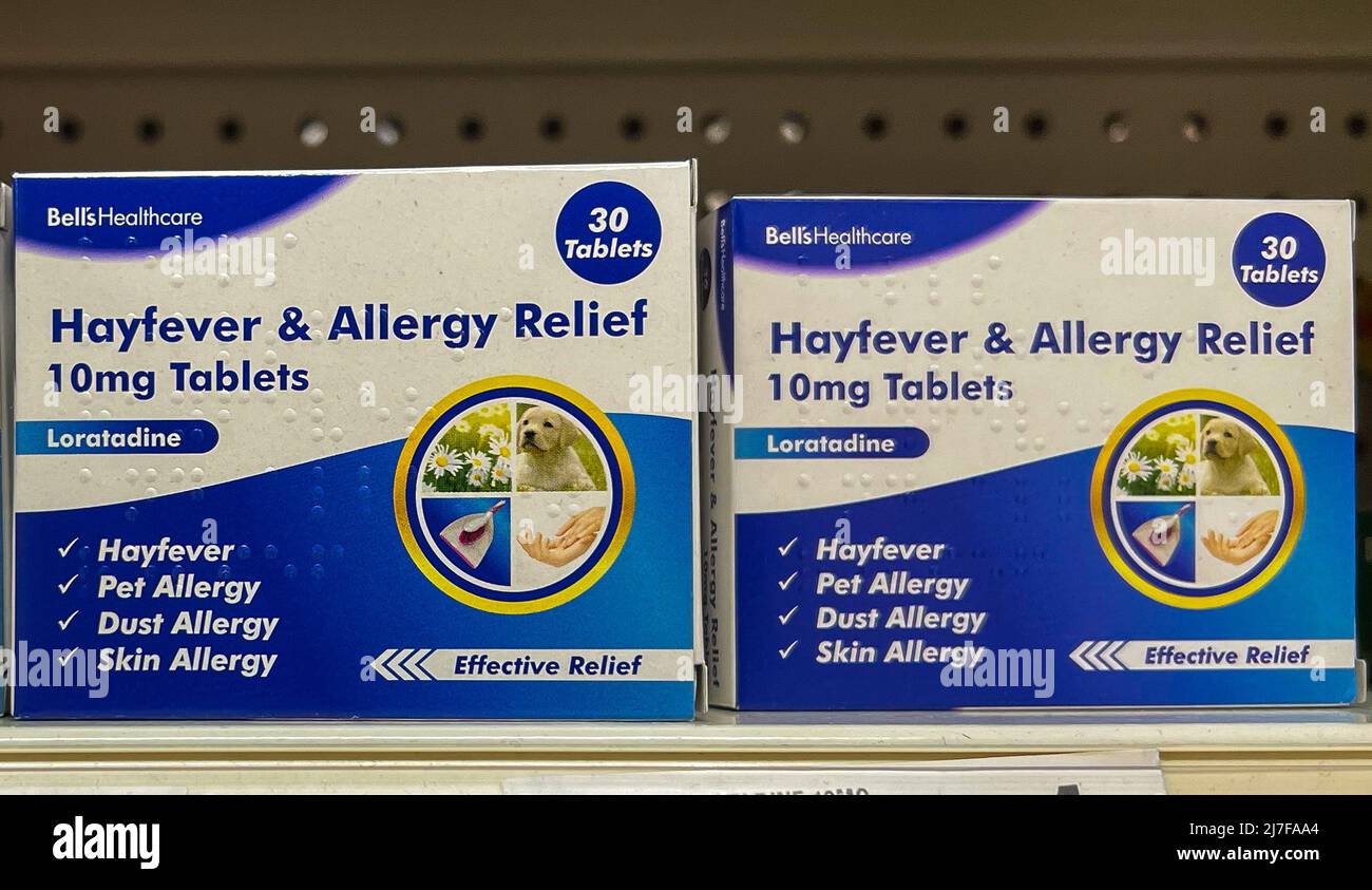 London, Großbritannien. 9. Mai 2022 - Kisten mit Heuschnupfen-Tabletten zum Verkauf in einem Poundland-Geschäft. Heuschnupfen-Tabletten sind im ganzen Land aufgrund eines Mangels an Inhaltsstoffen niedrig. Credit Dinendra Haria /Alamy Live News Stockfoto