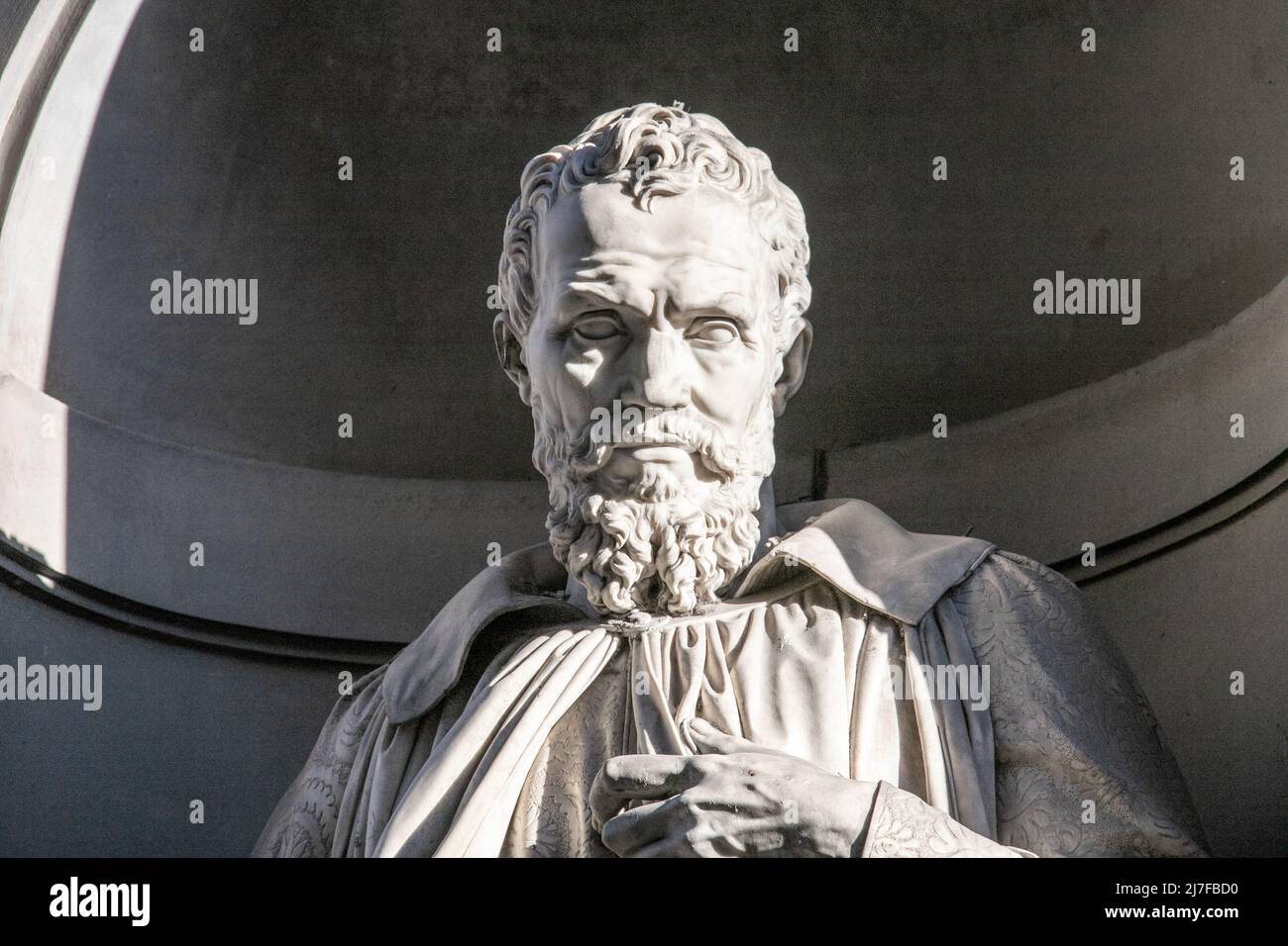 Statue von Michelangelo Buonarroti, Piazzale degli Uffizi, Florenz, Italien Stockfoto