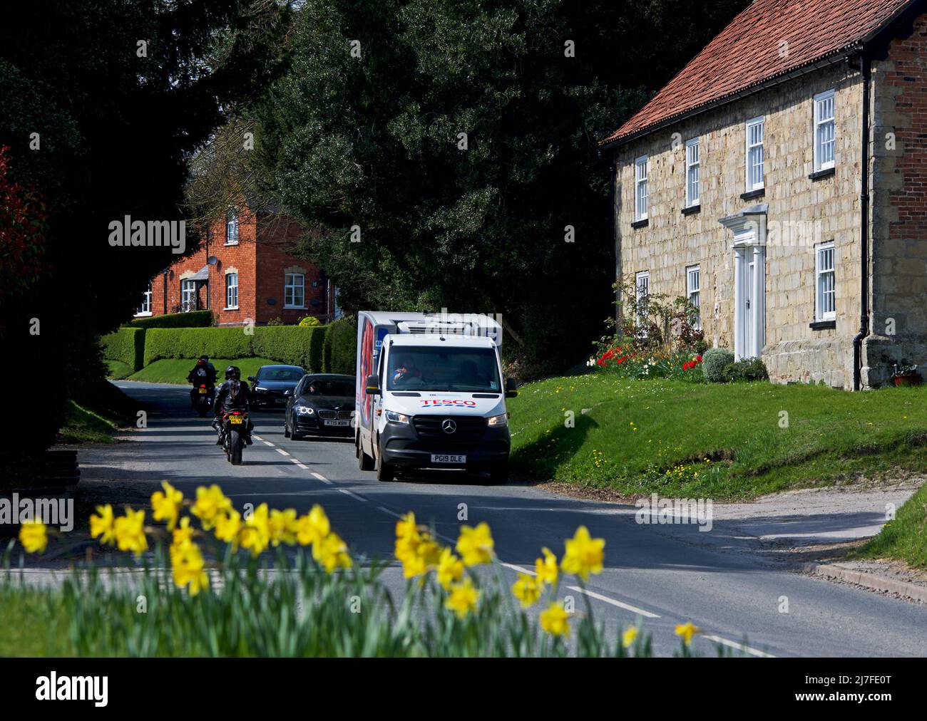 Tesco Lieferwagen im Dorf Warter, East Yorkshire, England Stockfoto
