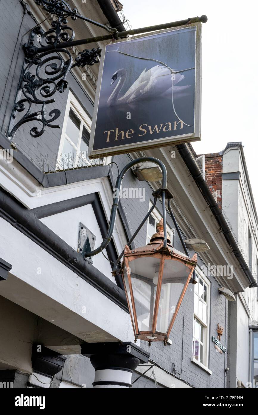 The Swan Public House und Hotel - A Greene King Inn - High Street, Alton, Hampshire, England, Großbritannien Stockfoto