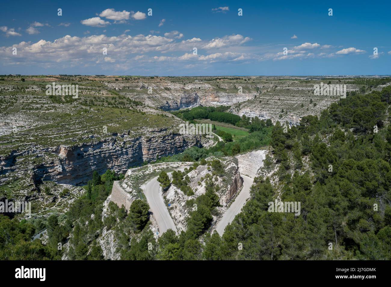 Landschaftlich reizvolle Landschaft mit dem Fluss Jucan, Jorquera, Castilla-La Mancha, Spanien Stockfoto