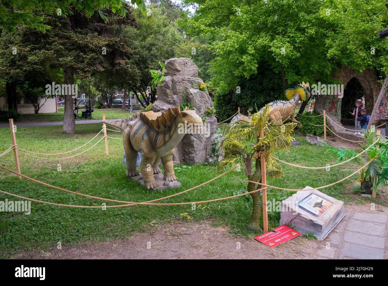 Dinosaurier auf dem Bildungs-Dinosaurier-Festival im Park der Stadt Katerini, Griechenland Stockfoto