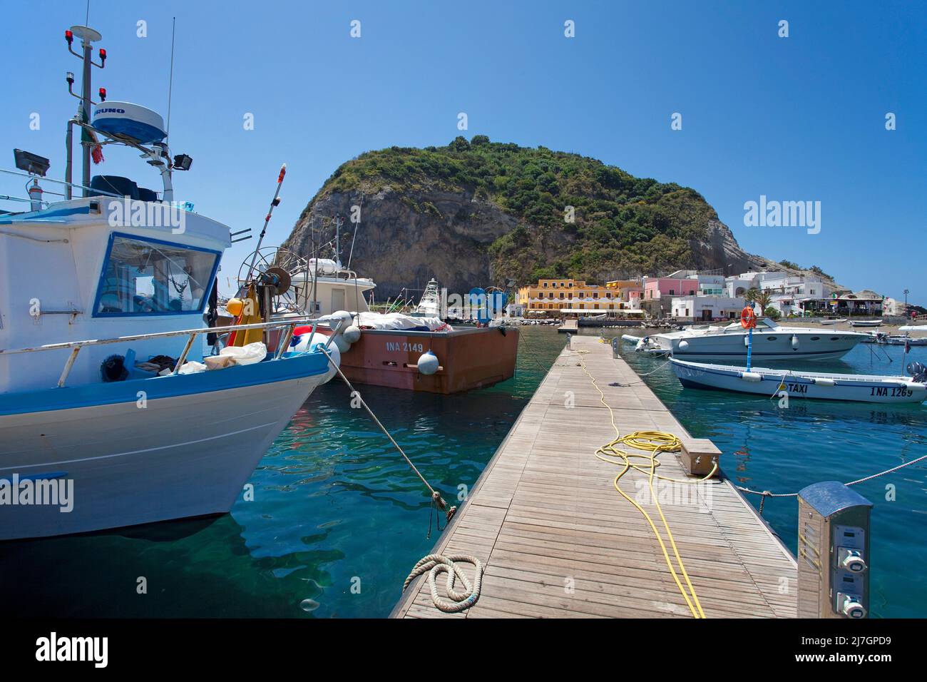 Blick auf das malerische Promontorio di Sant'Angelo, Ischia Island, Italien, Tyrrhenisches Meer, Mittelmeer Stockfoto