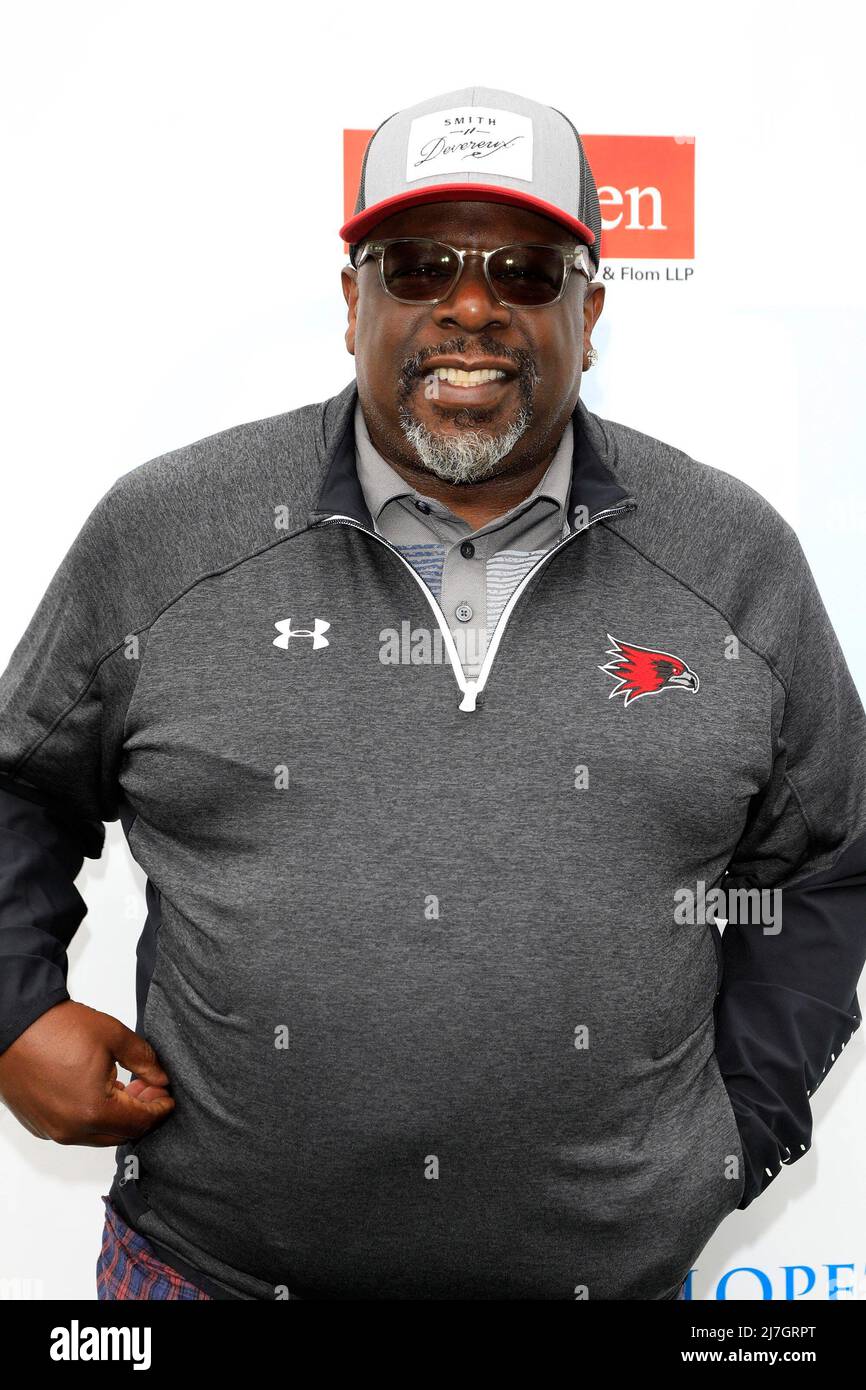 Burbank, CA. 2.. Mai 2022. Cedric, der Entertainer, nimmt an dem jährlichen Celebrity Golf Turnier der George Lopez Foundation 15. Teil, Lakeside Golf Course, Burbank, CA, 2. Mai 2022. Kredit: Priscilla Grant/Everett Collection/Alamy Live Nachrichten Stockfoto