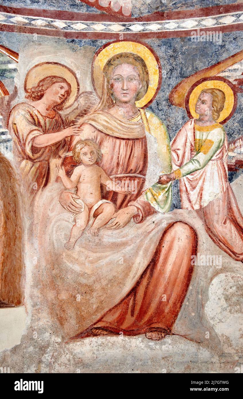La Vergine col Bambino in trono con angeli - affresco - pittore lombardo del XIII/XIV secolo - Negrone di Scanzorosciate (BG) ,Italia,chiesa di S. Stockfoto