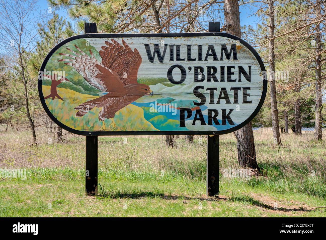 MARINE AUF DER ST. CROIX, MN, USA - 7. MAI 2022: Eintrittsschild zum William O'Brien State Park. Stockfoto