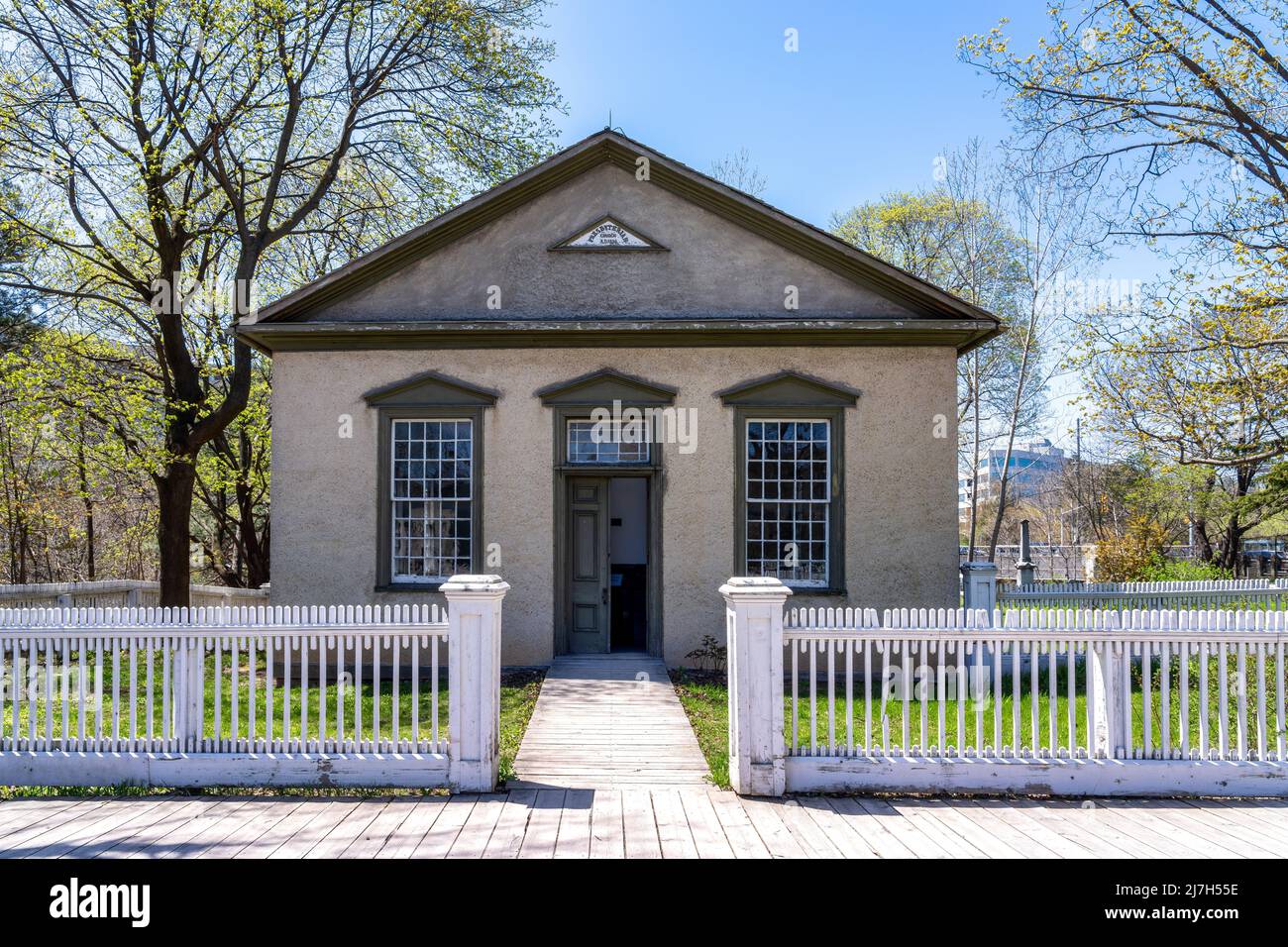 Fassadeneingang zur Presbyterian Church in Black Creek Pioneer Village, Toronto, Kanada, 2022 Stockfoto