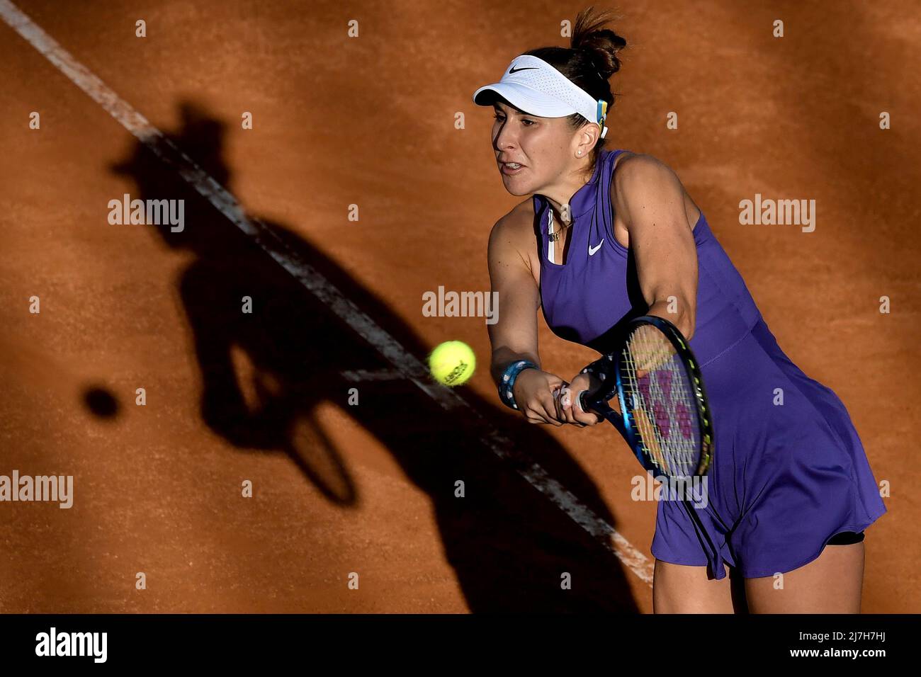 Rom, Italien. 09.. Mai 2022. Belinda Bencic aus der Schweiz kehrt am 9.. Mai 2022 beim Internazionali BNL D'Italia Tennisturnier im Foro Italico in Rom, Italien, zur Elisabetta Cocciaretto aus Italien zurück. Foto Antonietta Baldassarre/Insidefoto Kredit: Insidefoto srl/Alamy Live News Stockfoto