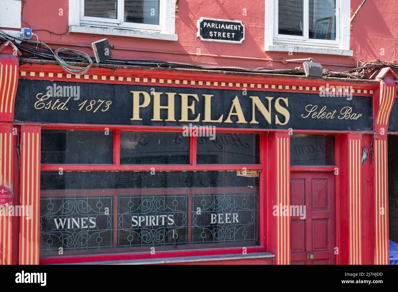 Kilkenny, Irland - 20. April 2022: Phelans Bar in Kilkenny, Irland. Stockfoto