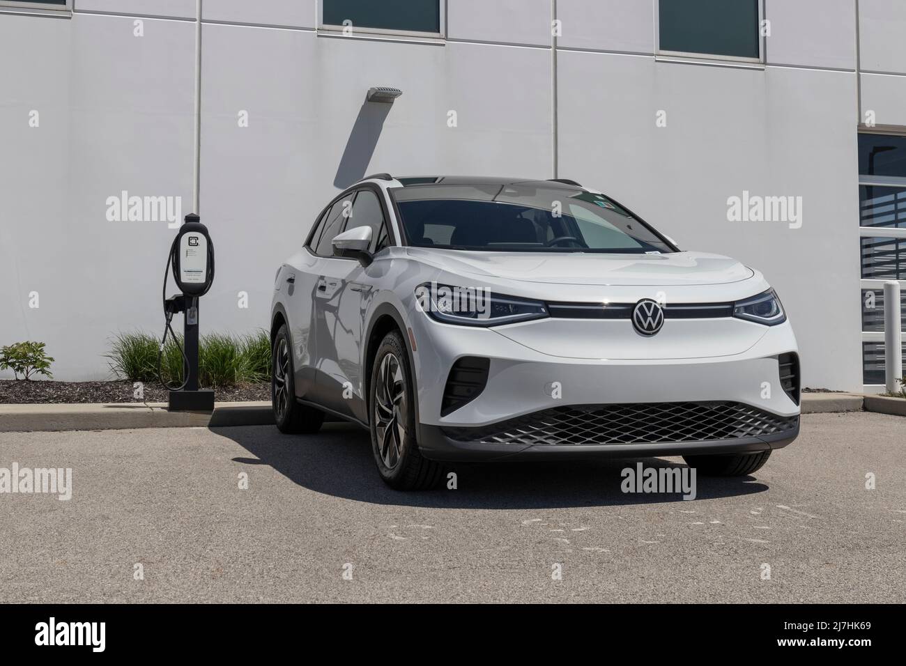 Noblesville - ca. Mai 2022: Volkswagen ID.4 SUV Elektrofahrzeug EV-Display in einem Händler. Ein DC-Schnellladegerät kann die Batterie in der ID.4 von erhalten Stockfoto