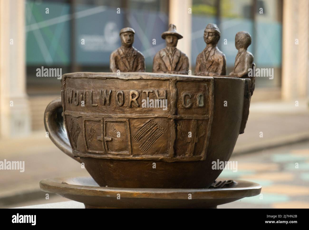 Cup of Freedom Skulptur aus dem Sit in Lunch Counter Protest im Woolworth Store in Greensboro NC Stockfoto